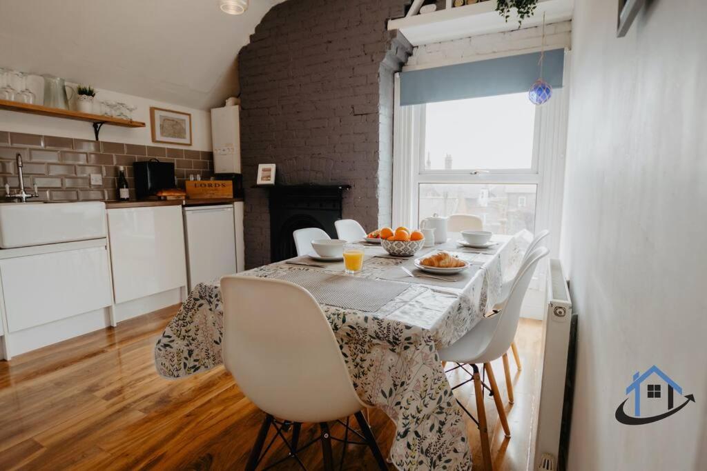 Indigo Snug - Gorgeous 2 Bed Flat In The Heart Of Cromer Eksteriør billede